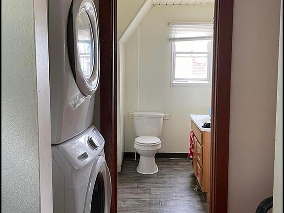 5th image of 136 Wood St APT 4