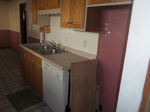 5th image of 924 S Gladstone Ave