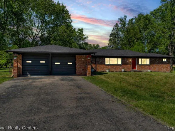 24139 Philip Dr, Southfield, MI 48075