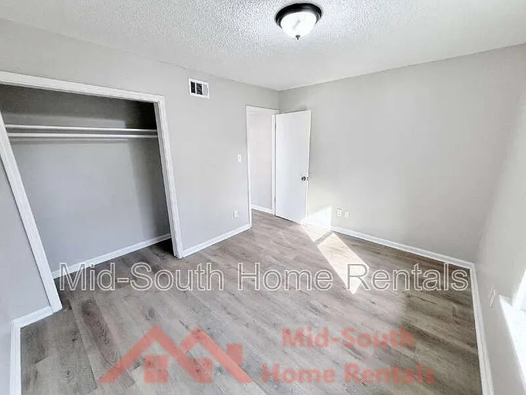 139 N Claybrook St #9 — Photo 5