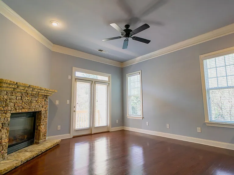 2056 Cobblestone Cir — Photo 5