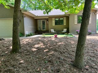 1350 E Schafer Rd, Pinckney, MI 48169