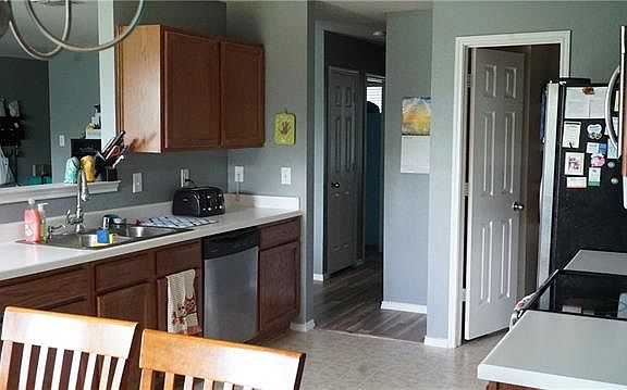 4th image of 1220 Evergreen St