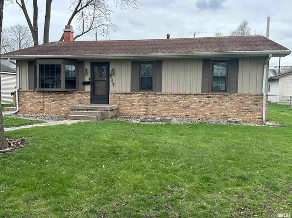 317 4th St, Lincoln, IL 62656