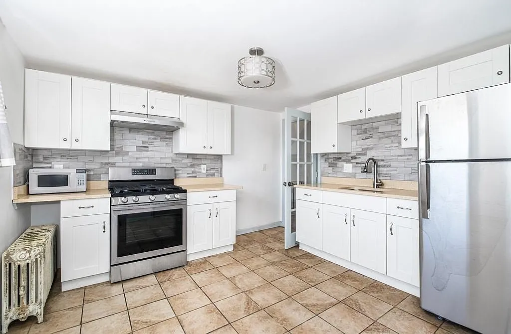 4 bed, 1400 sqft, $3,550 — Photo 1