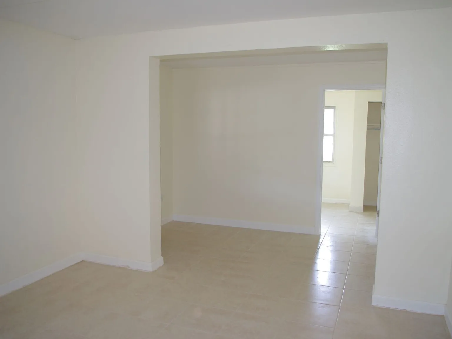 4 bed, 1400 sqft, $2,800 — Photo 3