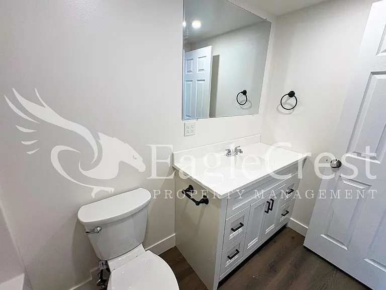 420 Ankeny St — Photo 31