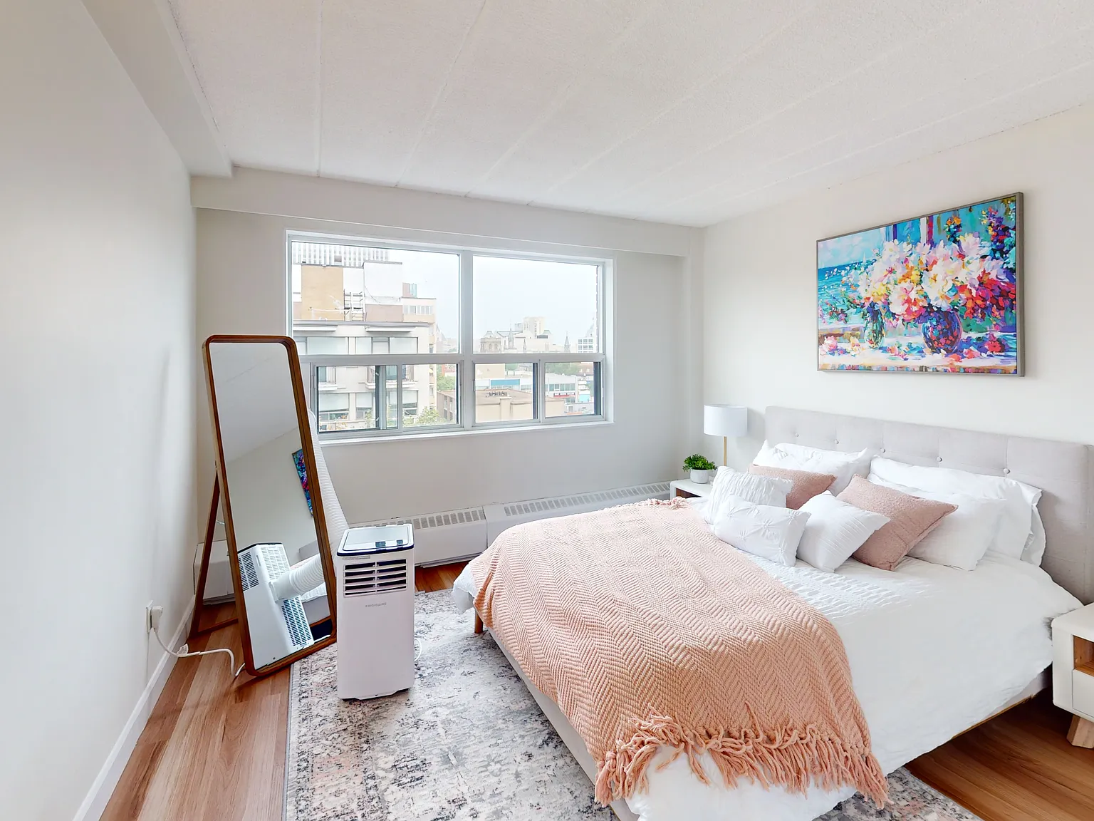 218 Maclaren — Photo 3