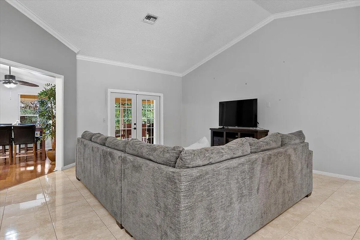 5 bed, 3.5 bath, 2821 sqft, $6,500 — Photo 4