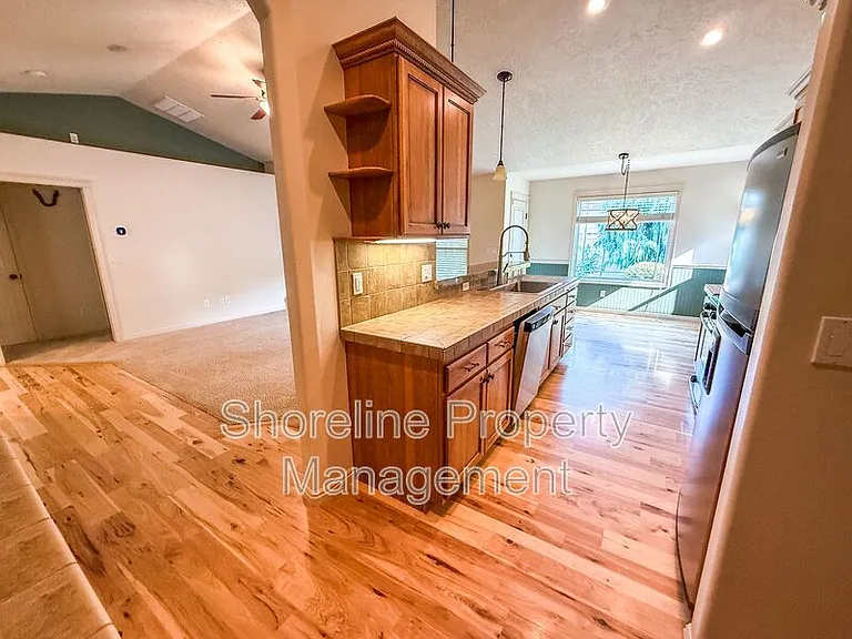2328 E Satterfield St — Photo 11