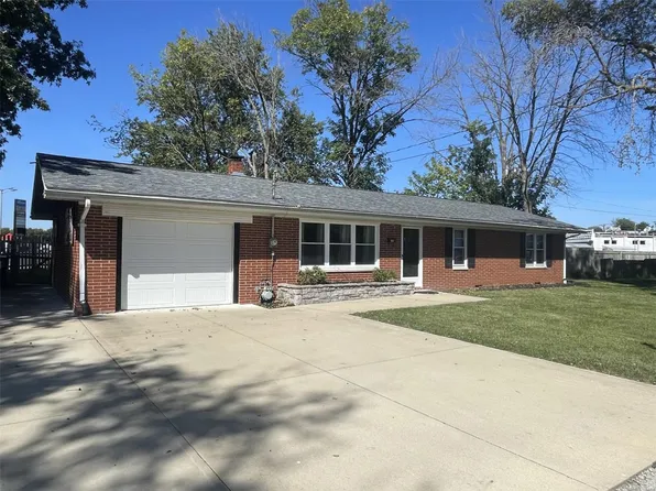 35 N 3rd St, Breese, IL 62230