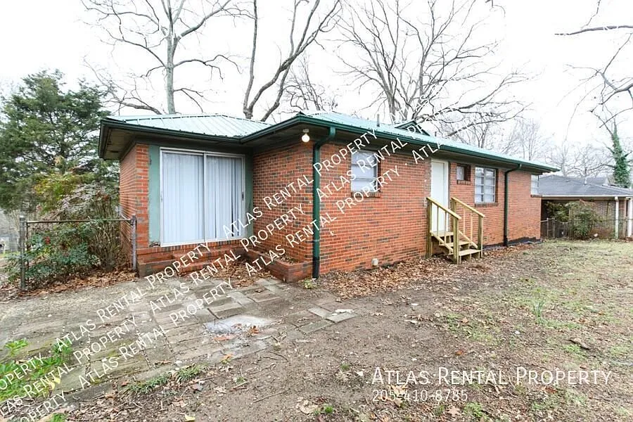 Move-In Ready Gem with Bonus Room & Attached Garage! — Photo 4