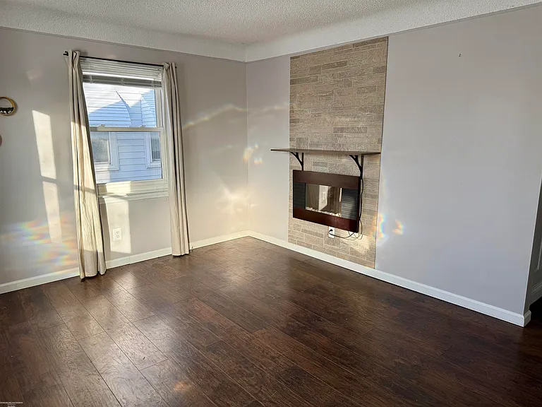 25304 Culver St — Photo 3