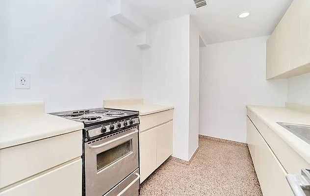 Rented by Mossanen Group | media 6