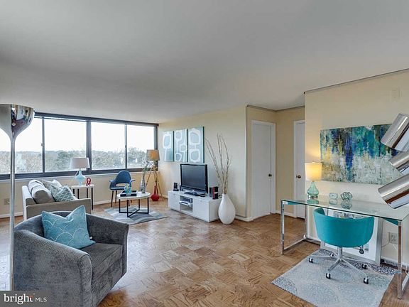 5th image of 600 Roosevelt Blvd APT 504