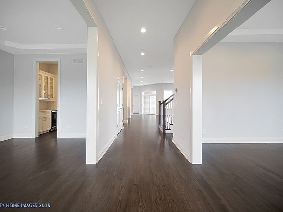 3rd image of 2432 Thornwood Ave