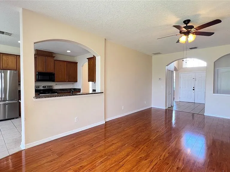 806 Lost Grove Cir — Photo 18