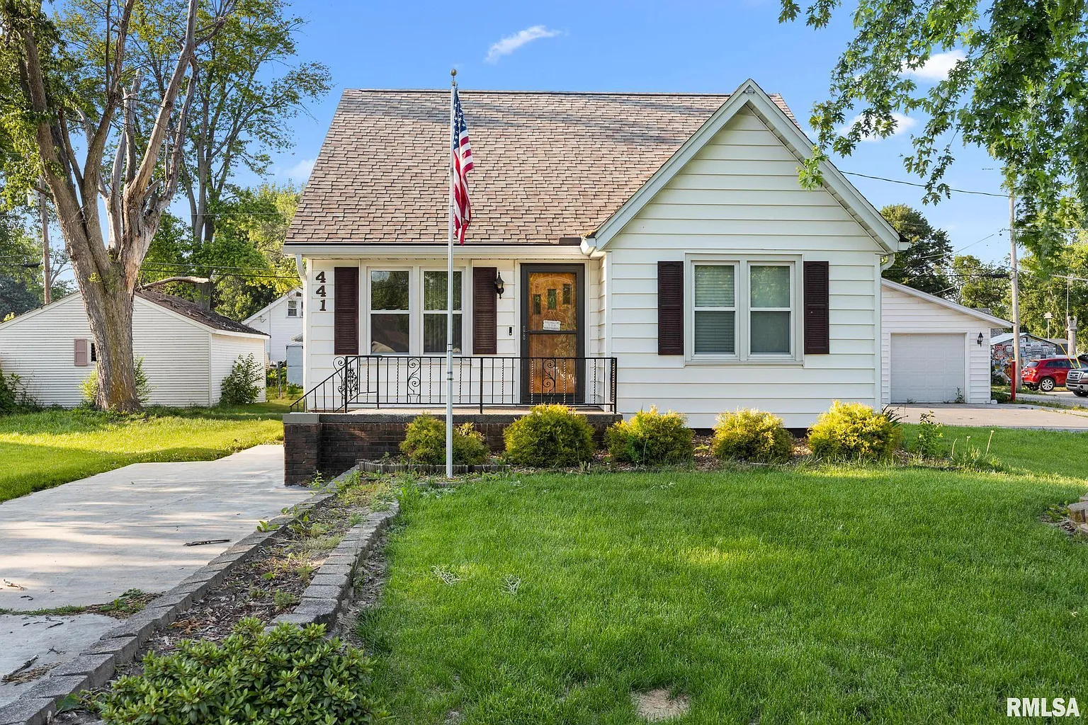 441 Velde St photo 1