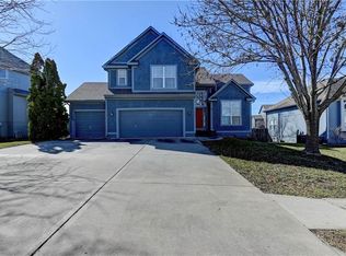 704 SW Gentry Ln, Lees Summit, MO 64081