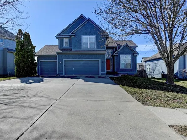 704 SW Gentry Ln, Lees Summit, MO 64081