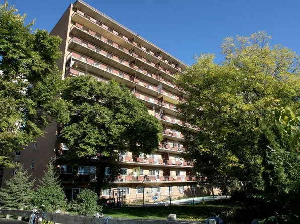 River Crescent Gardens