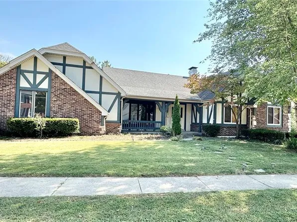 12 Miraclair Dr, Florissant, MO 63031