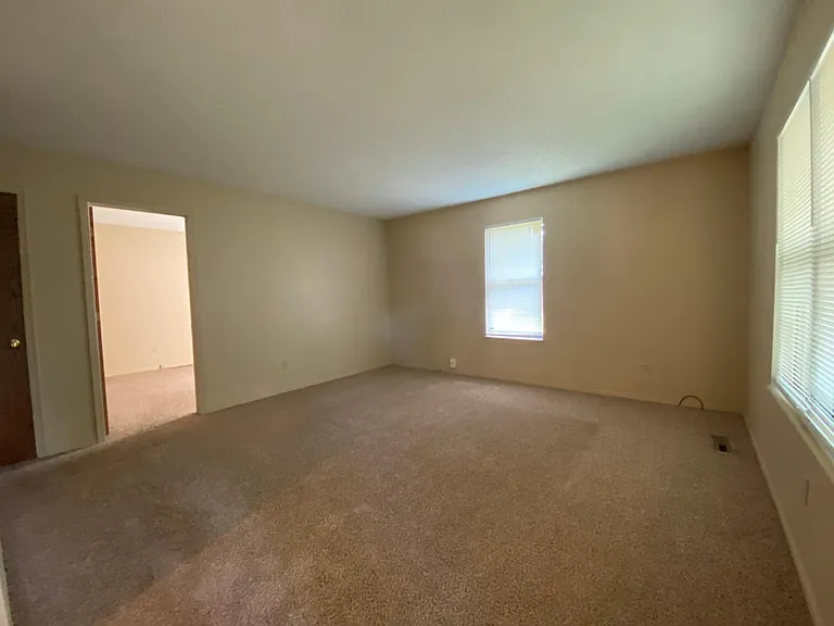 1208 N Summit Ave #A — Photo 4