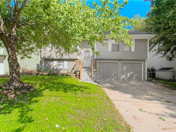 8904 NE 72nd St, Kansas City, MO 64158