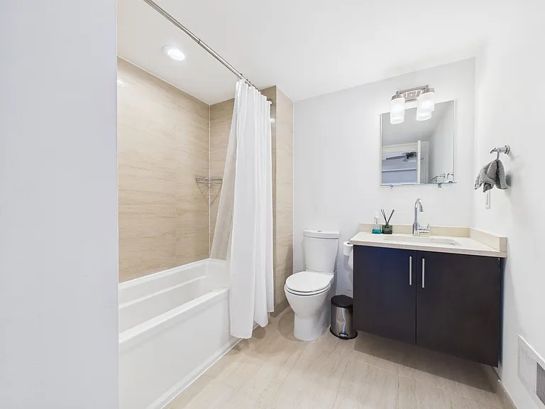 1129 N Hope St — Photo 33