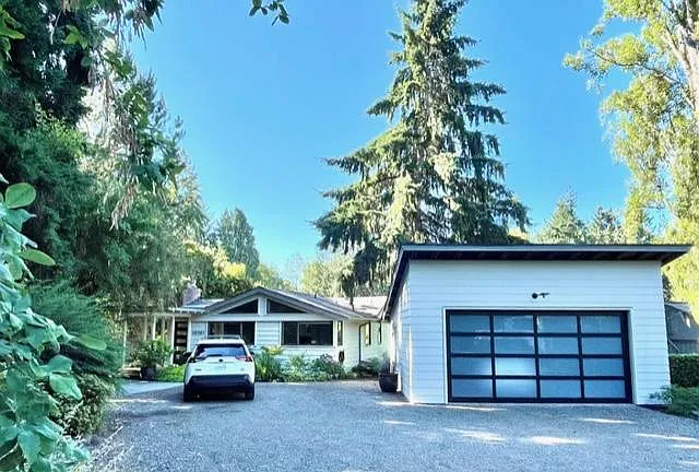 10191 NE Beach Crest Dr — Photo 1