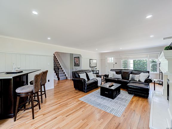 3rd image of 685 Whitley Lane