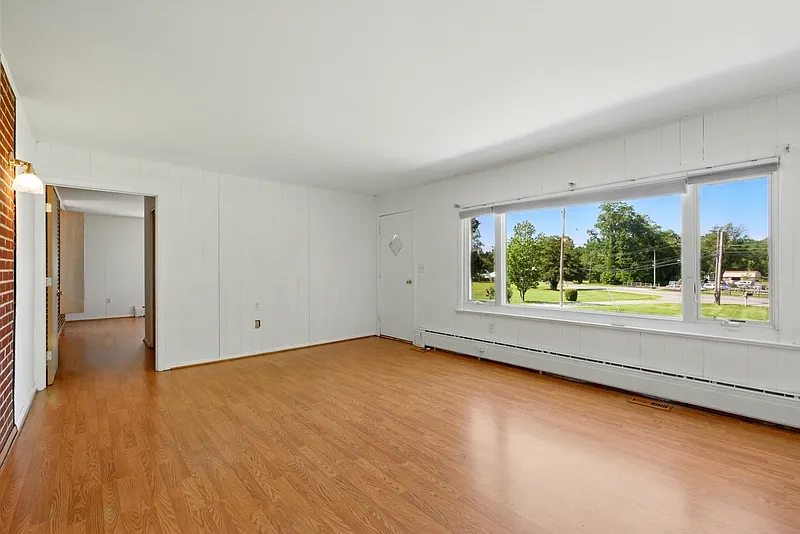 3 bed, 2.0 bath, 1638 sqft, $2,650 — Photo 2