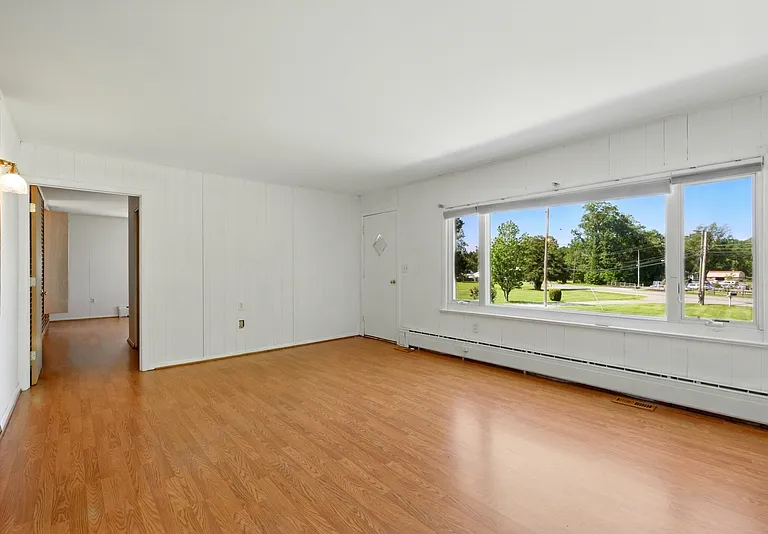 795 Annapolis Rd — Photo 2