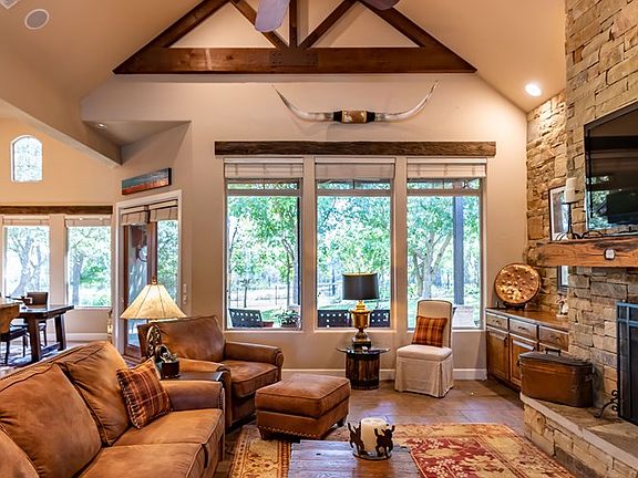 5th image of 4076 Comanche Trace Dr