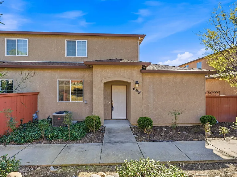 669 Mission De Oro Dr — Photo 1