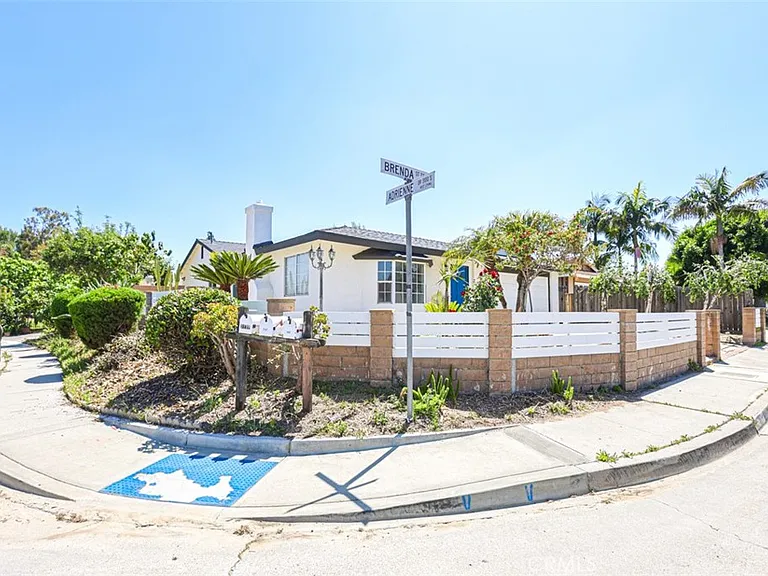 2452 E Brenda St — Photo 3