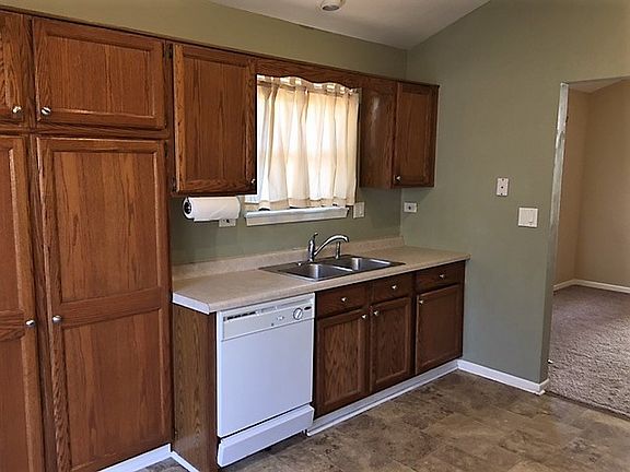 4th image of 1600 Wildwood Ln