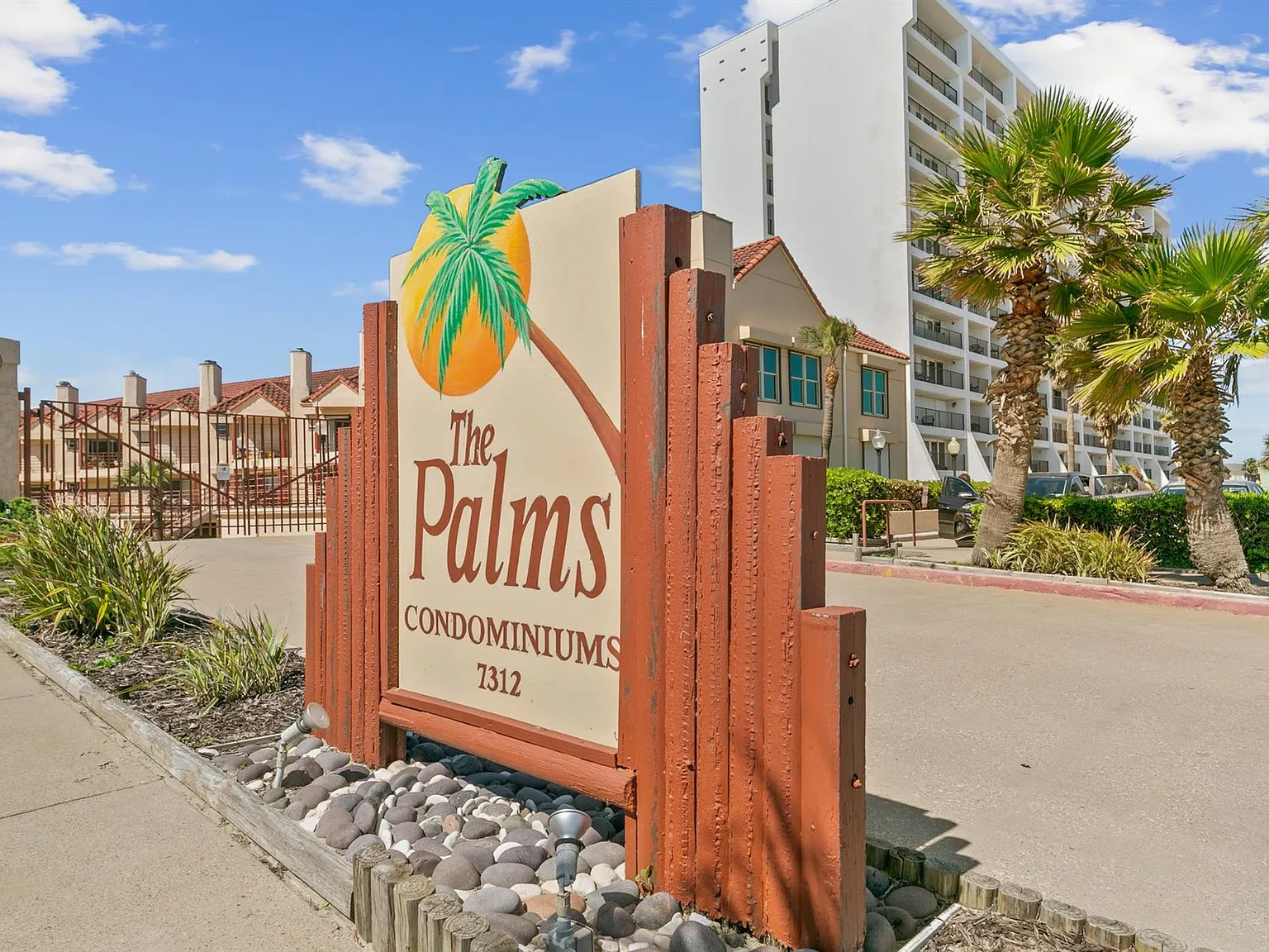 2 bed, 2.0 bath, 905 sqft, $1,850 — Photo 3