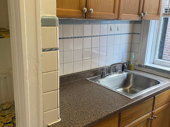 5th image of 724 Westgate Ave Floor 1