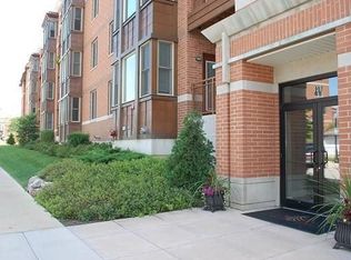 930 Curtiss St UNIT 108, Downers Grove, IL 60515