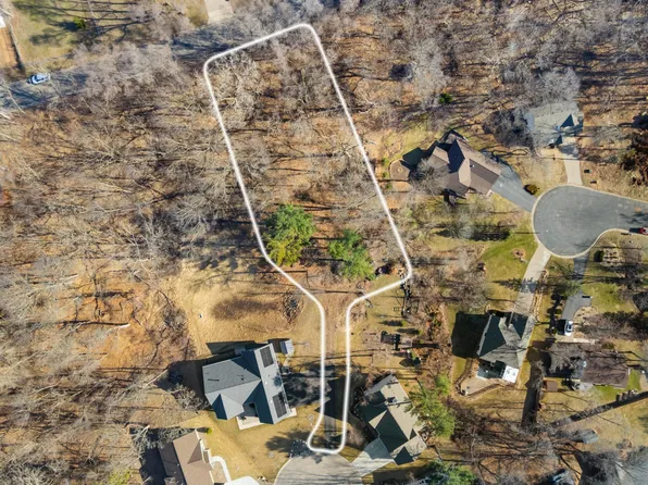 888 Bluebird Ct N, Hudson, WI 54016