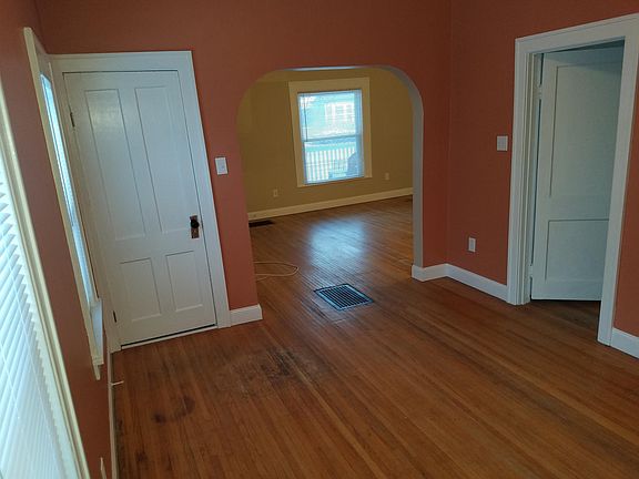 5th image of 391 Falconer St