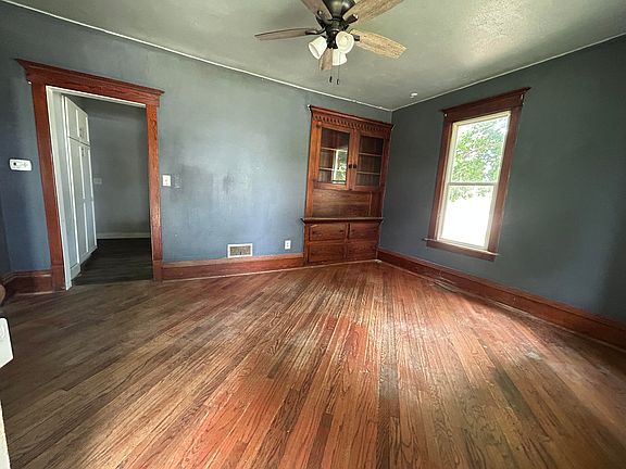 4th image of 207 E Jayne St