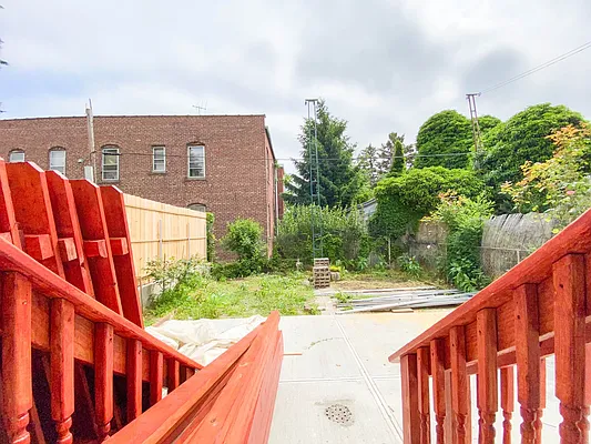 Rented by RealTegrity NY LLC | media 29