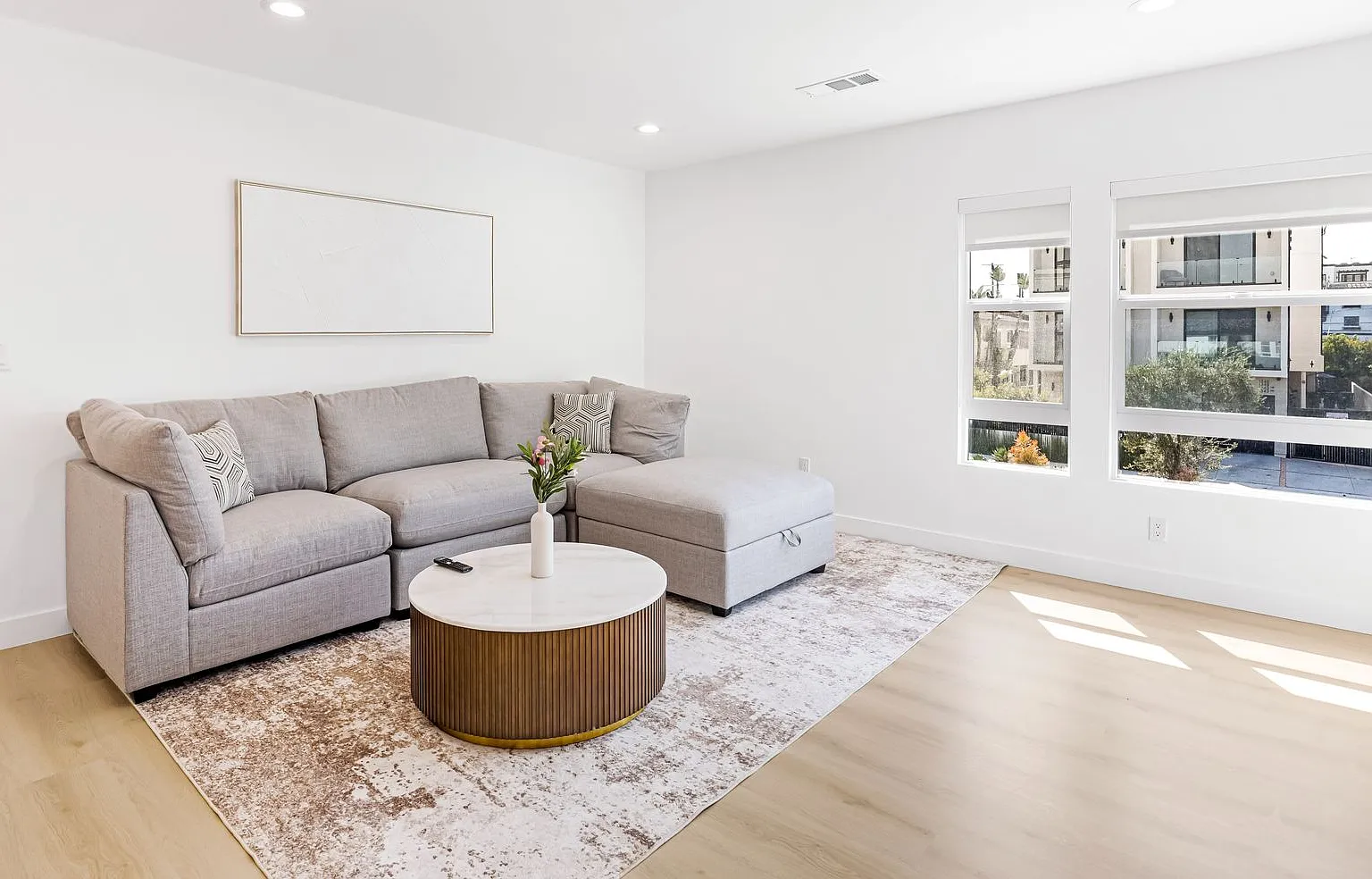 Beautifully Renovated Boutique Property in Prime Mid-City Los Angeles — Photo 2