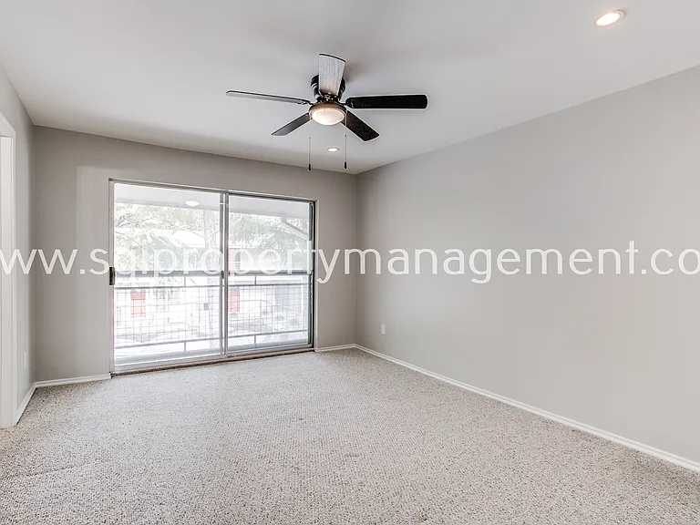 4616 W Lovers Ln — Photo 11