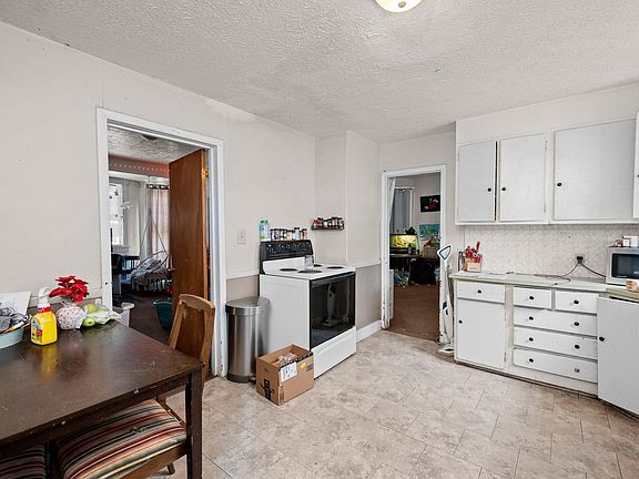 5th image of 1017 W Augusta Ave
