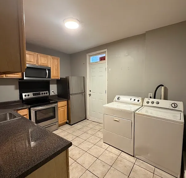 413 N Redfield St — Photo 2