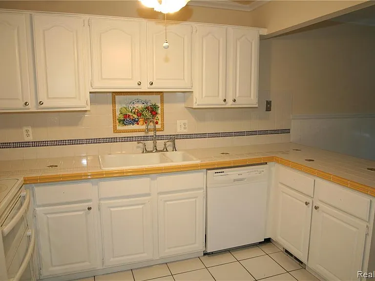 20871 Glen Haven Cir W — Photo 12
