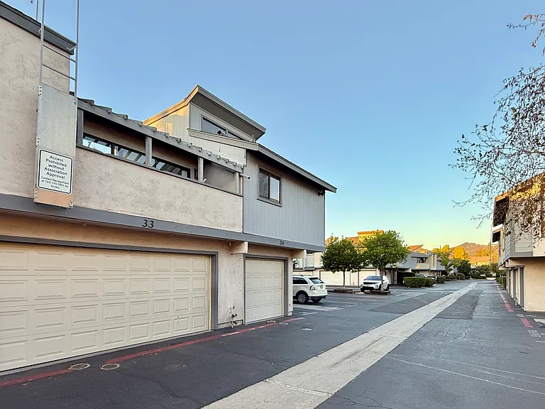2135 E Valley Pkwy #33 — Photo 38